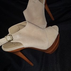 Jessica Simpson Biege suede shoes